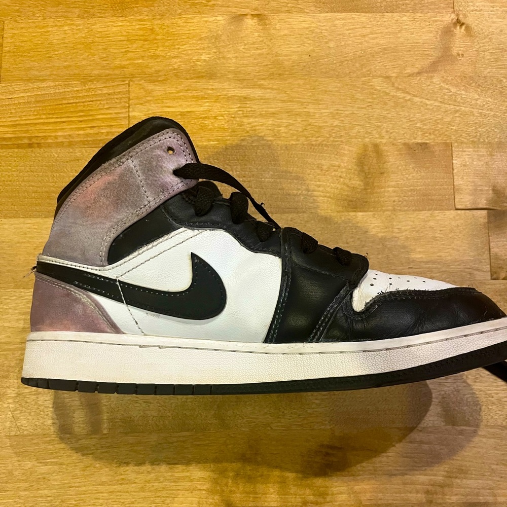 Jordan basketball shoes very stylish and comfortable - Picture 3 of 4